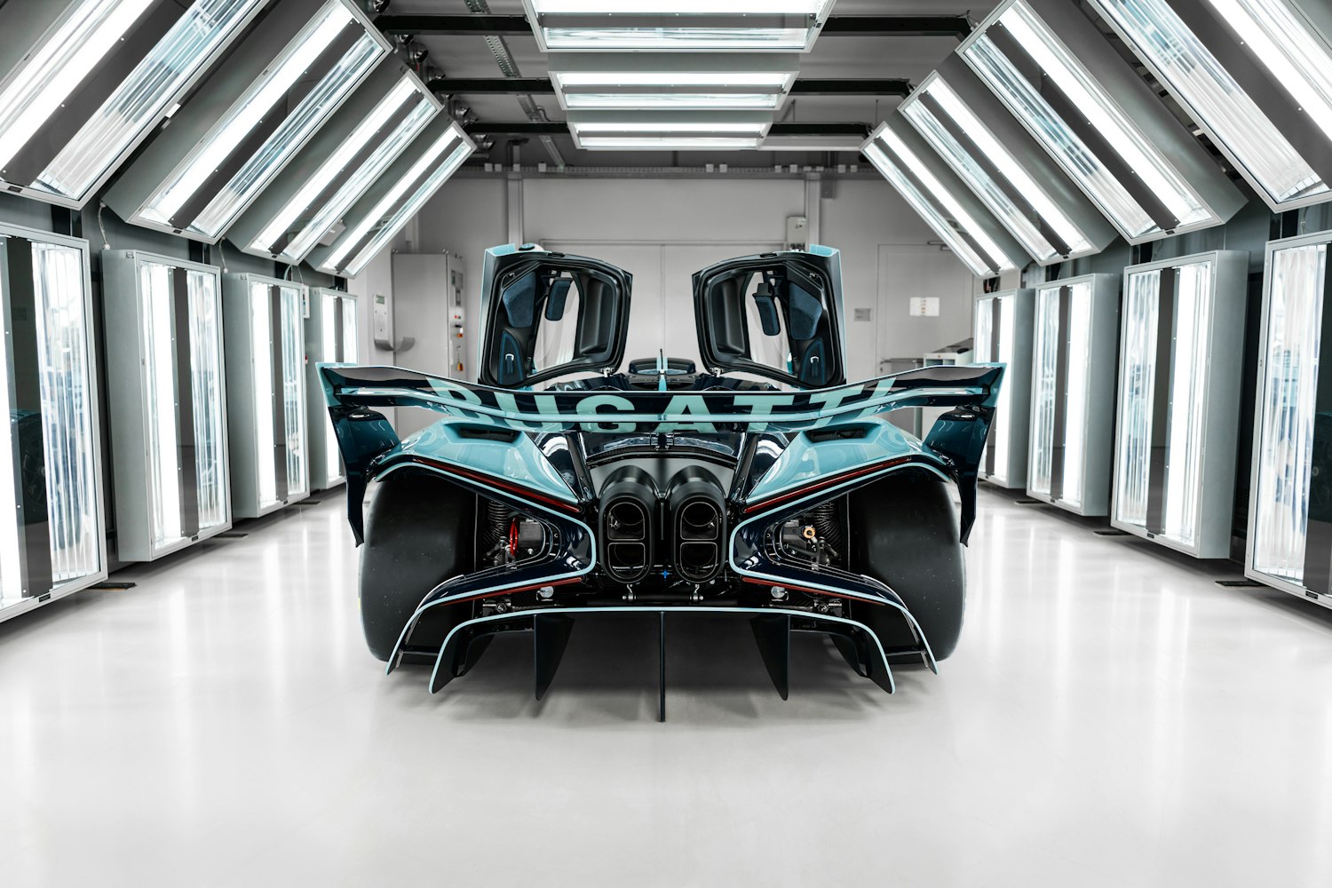 04 2511 BUGATTI-Last-Bolide edit